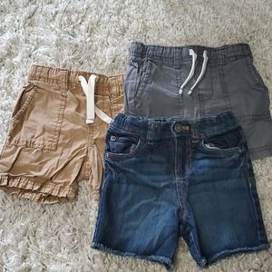 BUNDLE Carter's shorts -18mo